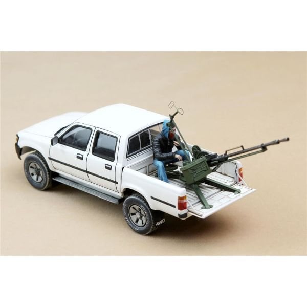 Meng VS-001 1/35 Ölçek, ZPU-1 Silahlı Toyota Hilux Kamyonet, Plastik Model kiti