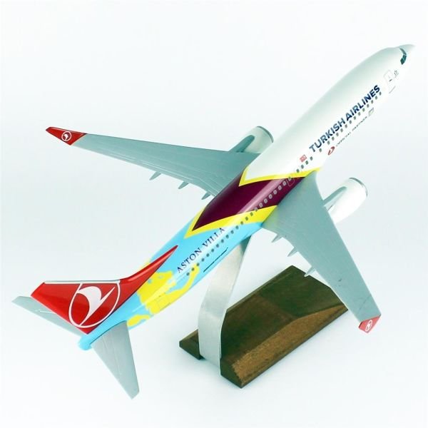 THY007 1/100 Ölçek, THY Aston Villa Logolu B737-800 Yolcu Uçağı, Sergilemeye Hazır Ahşap Standlı Model