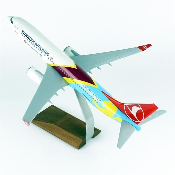 THY007 1/100 Ölçek, THY Aston Villa Logolu B737-800 Yolcu Uçağı, Sergilemeye Hazır Ahşap Standlı Model