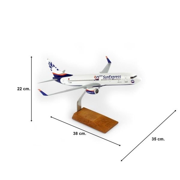 THY016 1/100 Ölçek, Sun Express 30.Yıl Logolu B737-800 Yolcu Uçağı, Sergilemeye Hazır Ahşap Standlı Model