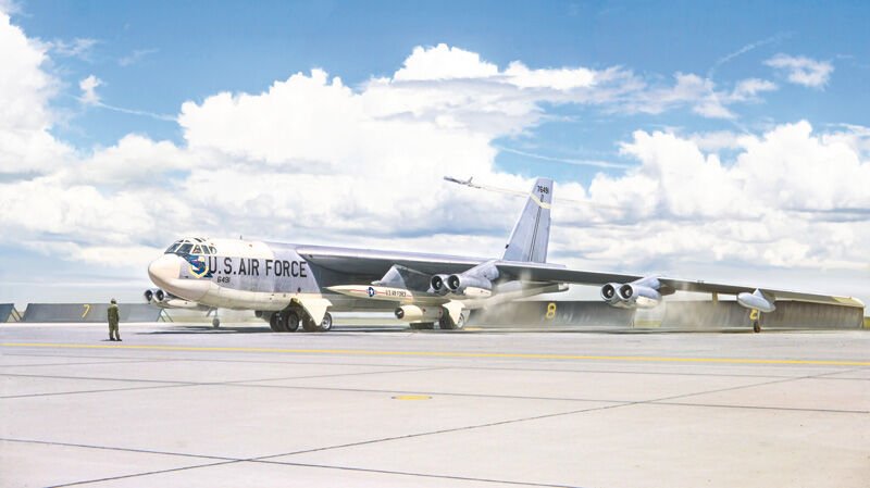 B-52G EARLY WITH HOUND DOG