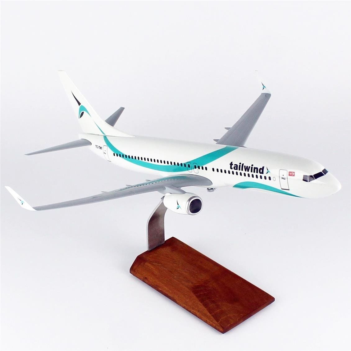 THY024 1/100 Ölçek, Tailwind Business B737-800 Yolcu Uçağı, Sergilemeye Hazır Ahşap Standlı Model