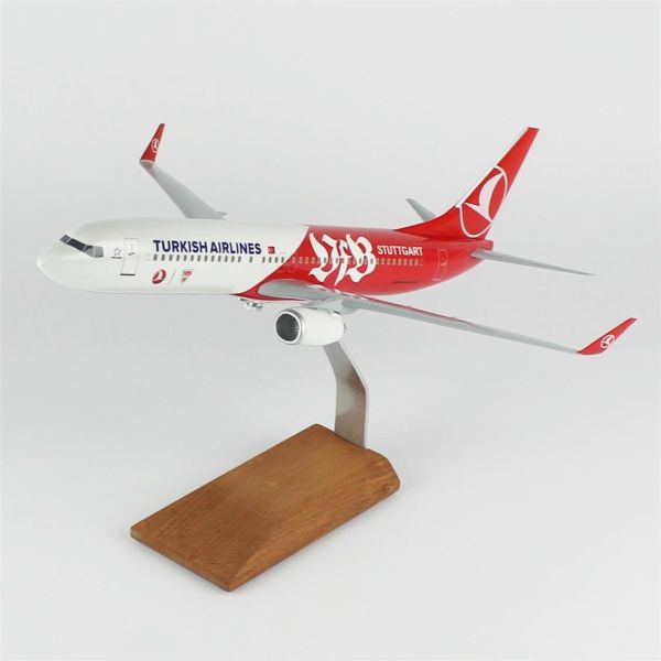 THY033 1/100 Ölçek, THY Stutgard Logolu B737-800 Yolcu Uçağı, Sergilemeye Hazır Ahşap Standlı Model