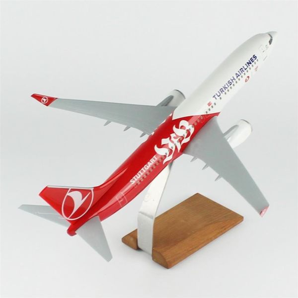 THY033 1/100 Ölçek, THY Stutgard Logolu B737-800 Yolcu Uçağı, Sergilemeye Hazır Ahşap Standlı Model