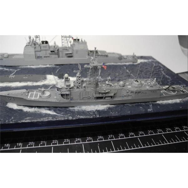 Dragon 7068 1/700 Ölçek, U.S.S. Ingraham FFG-61, Klasik Tahrikli Füze Firkateyni Plastik Model Kiti