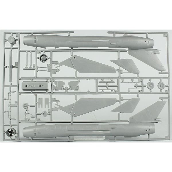 Mistercraft E012 1/72 Ölçek, Su-22 M4R (77 JBG) Savaş Uçağı, Plastik Model kiti