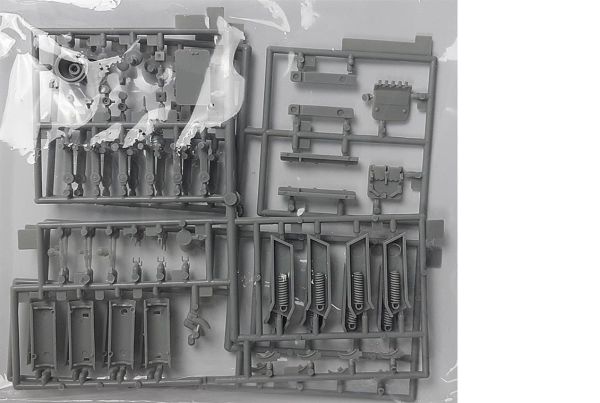 CyberHobby 9158 1/35 Ölçek, T 34/85 Tankı ve Mücahit Figürleri Demonte Plastik Maket Seti