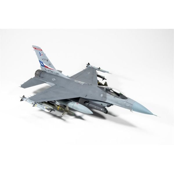 Kinetic K48102 1/48 Ölçek, F-16C Blok 25/42 USAF Savaş Uçağı, Plastik Model kiti