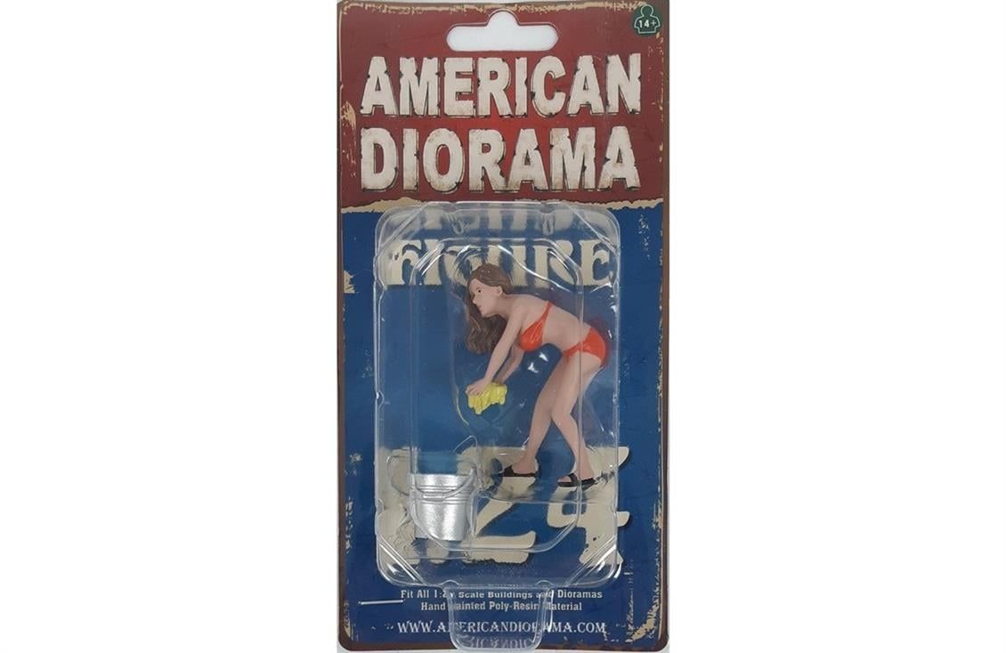 American Diorama AD76364 1/24 Ölçek, Araba Yıkayan Bikinili Kız (Cindy) Sergilemeye Hazır Plastik Figürü with water bucket