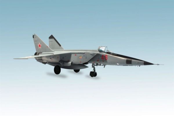 Kitty Hawk 80113 1/48 Ölçek, Mig-25 RB/ RBT Savaş Uçağı ve 2 Resin Figür, Plastik Model kiti