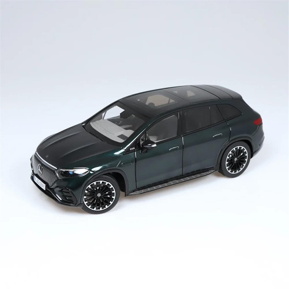 NZG PM10590030 1/18 Ölçek, Mercedes-Benz EQS AMG Line SUV, Yeşil, Sergilemeye Hazır Metal Araba Modeli