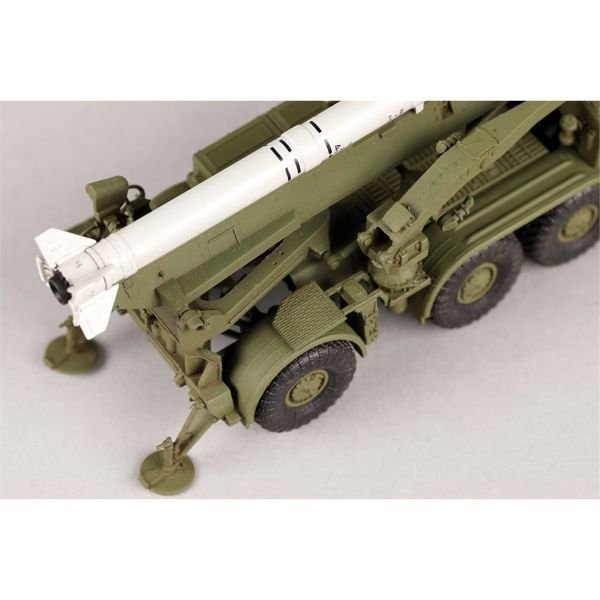 Trumpeter 07179 1/72 Ölçek, Rus 9P113 Kamyon ve 9M21  (9K52 Luna-M) Kısa Menzilli Füze Sistemi (FROG-7), Plastik Model Kiti