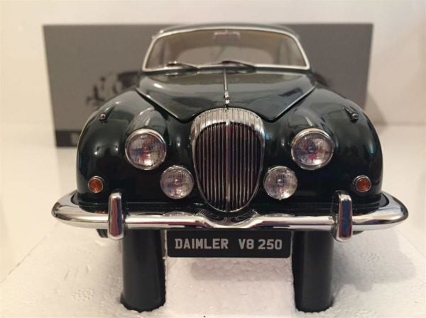 Daimler 250 V8 1967 British Racing GreenParagon 98314L 1/18 Ölçek, 1967 Daimler 250 V8 British Racing Green Sergilemeye Hazır M