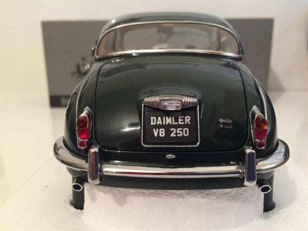 Daimler 250 V8 1967 British Racing GreenParagon 98314L 1/18 Ölçek, 1967 Daimler 250 V8 British Racing Green Sergilemeye Hazır M