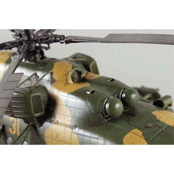 Trumpeter 05815 1/48 Ölçek, Mi-8MT  Hip-H Helikopter, Plastik Model Kiti