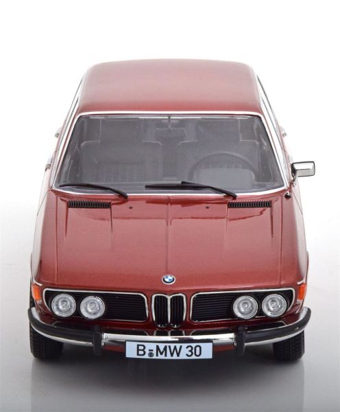 KKscale 180402 1/18 Ölçek, 1971 Bmw 3.0 E3 2.Seri, Metalik Kırmızı-Kahve, Sergilemeye Hazır Metal Araba Modeli