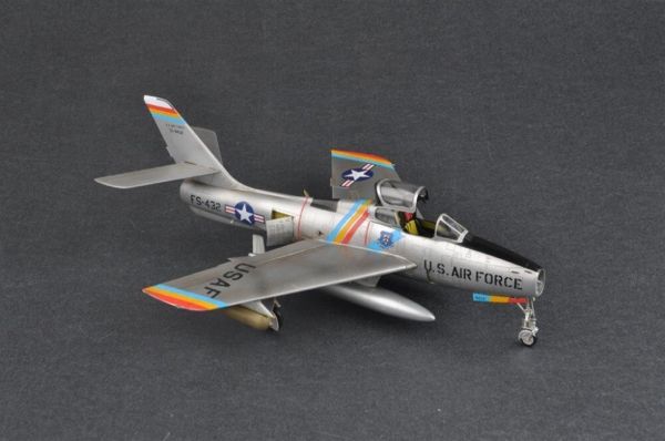 HobbyBoss 81726 1/48 Ölçek, F-84F Thunderstreak Savaş Uçağı, Plastik Model kiti