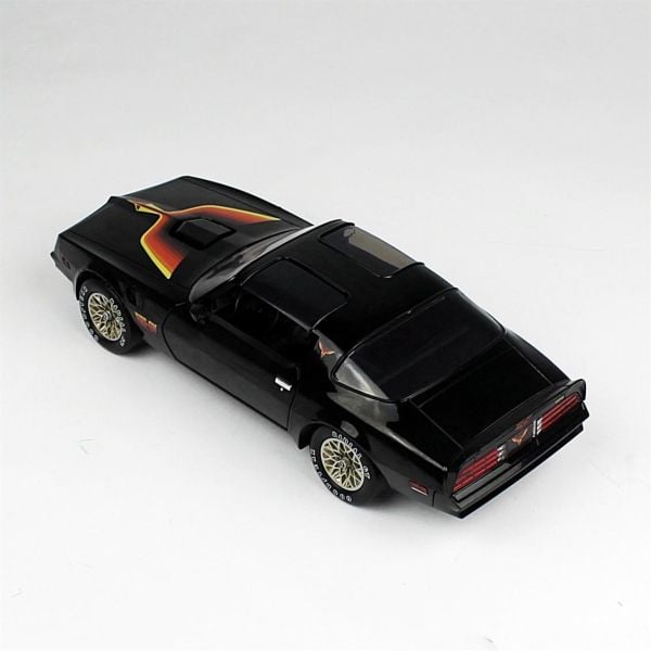 Greenlight 19080 1/18 Ölçek, 1977 Pontiac Firebird (Fire Am-Özel Donanımlı), Siyah, Sergilemeye Hazır Metal Araba Modeli