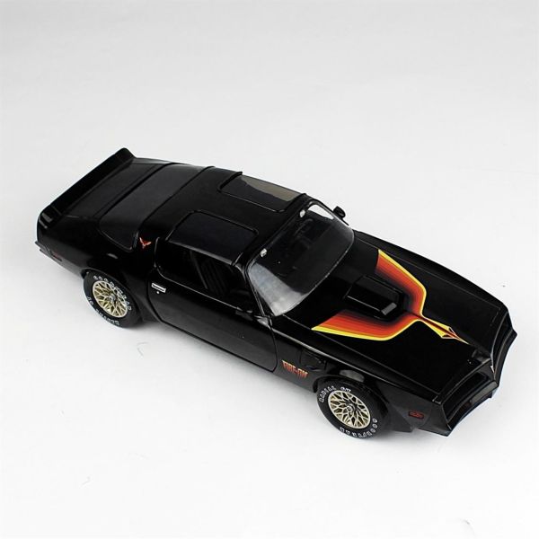 Greenlight 19080 1/18 Ölçek, 1977 Pontiac Firebird (Fire Am-Özel Donanımlı), Siyah, Sergilemeye Hazır Metal Araba Modeli